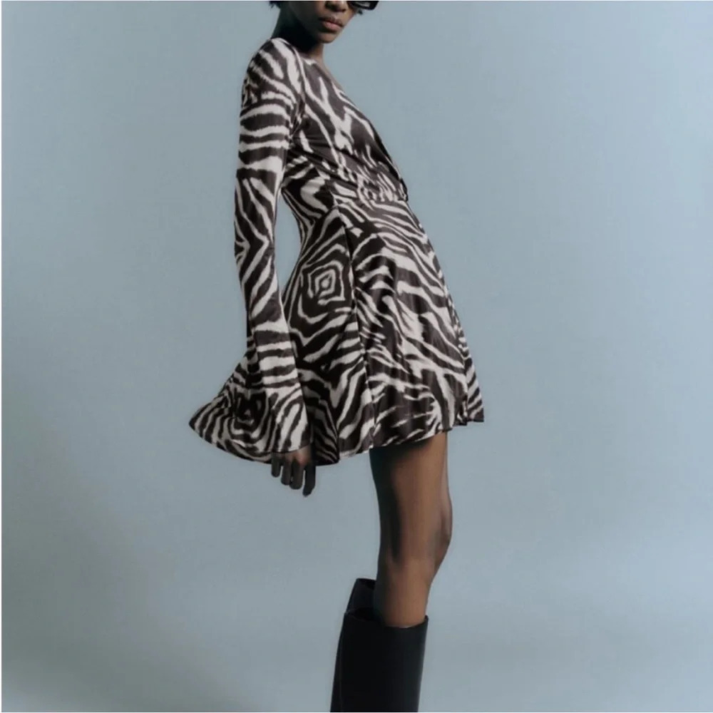Zara NWT Zebra Animal Print Long Sleeve V-Neckline Stretch Dress Size Medium - Picture 2 of 15